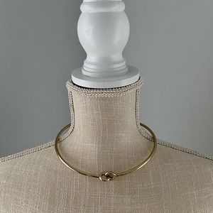 Knotted chocked. Adjustable length.